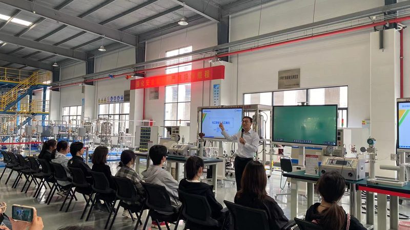 户外场景复合材料选型要点解析**